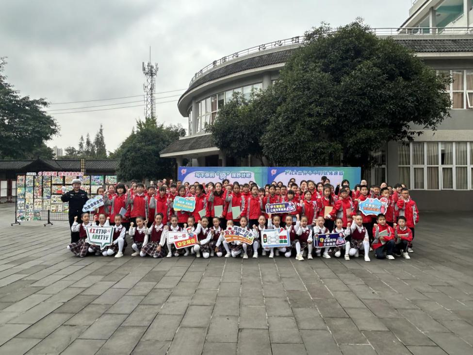 大邑县开展“文明出行 我为治堵出份力”主题活动